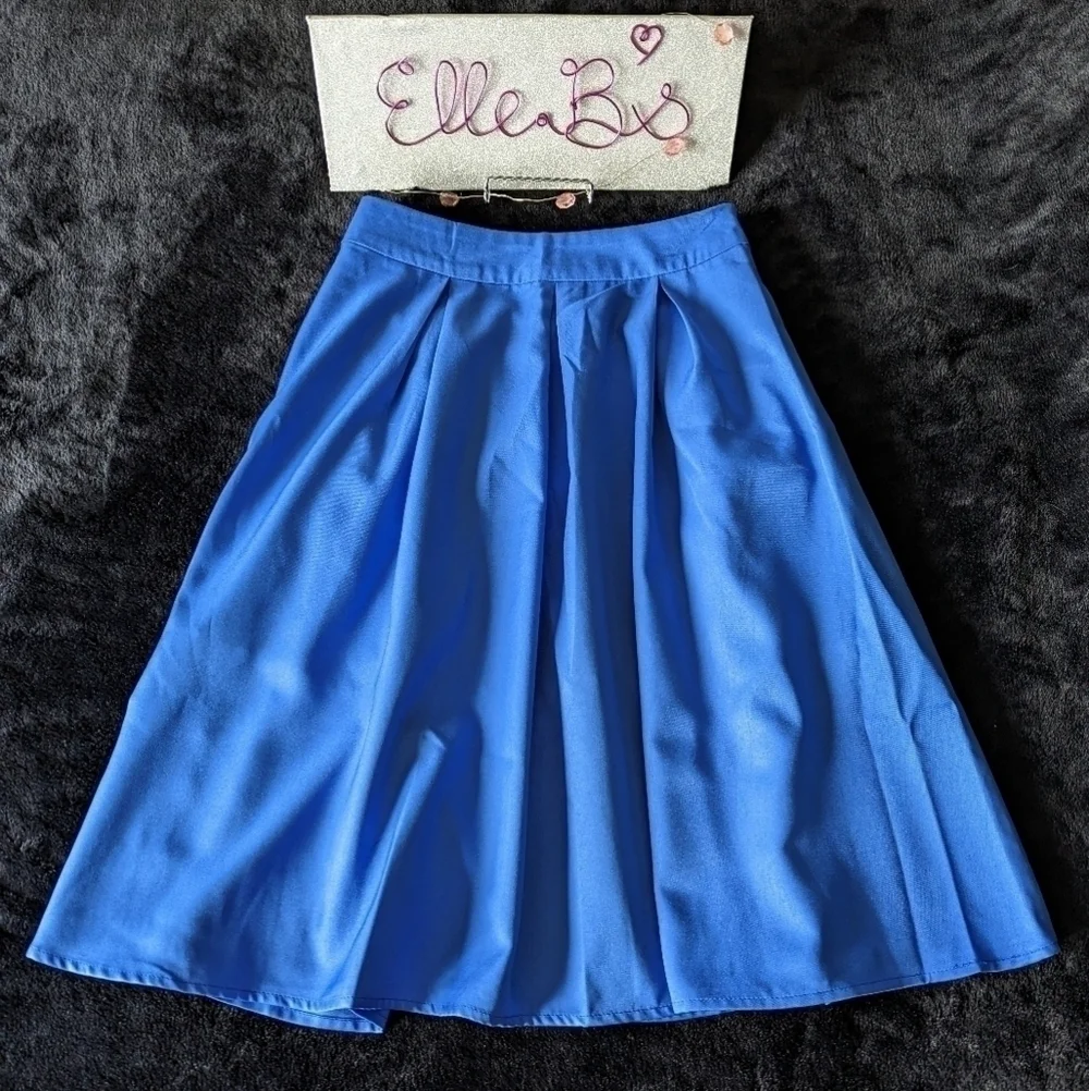 Pleated Skirt with Pockets